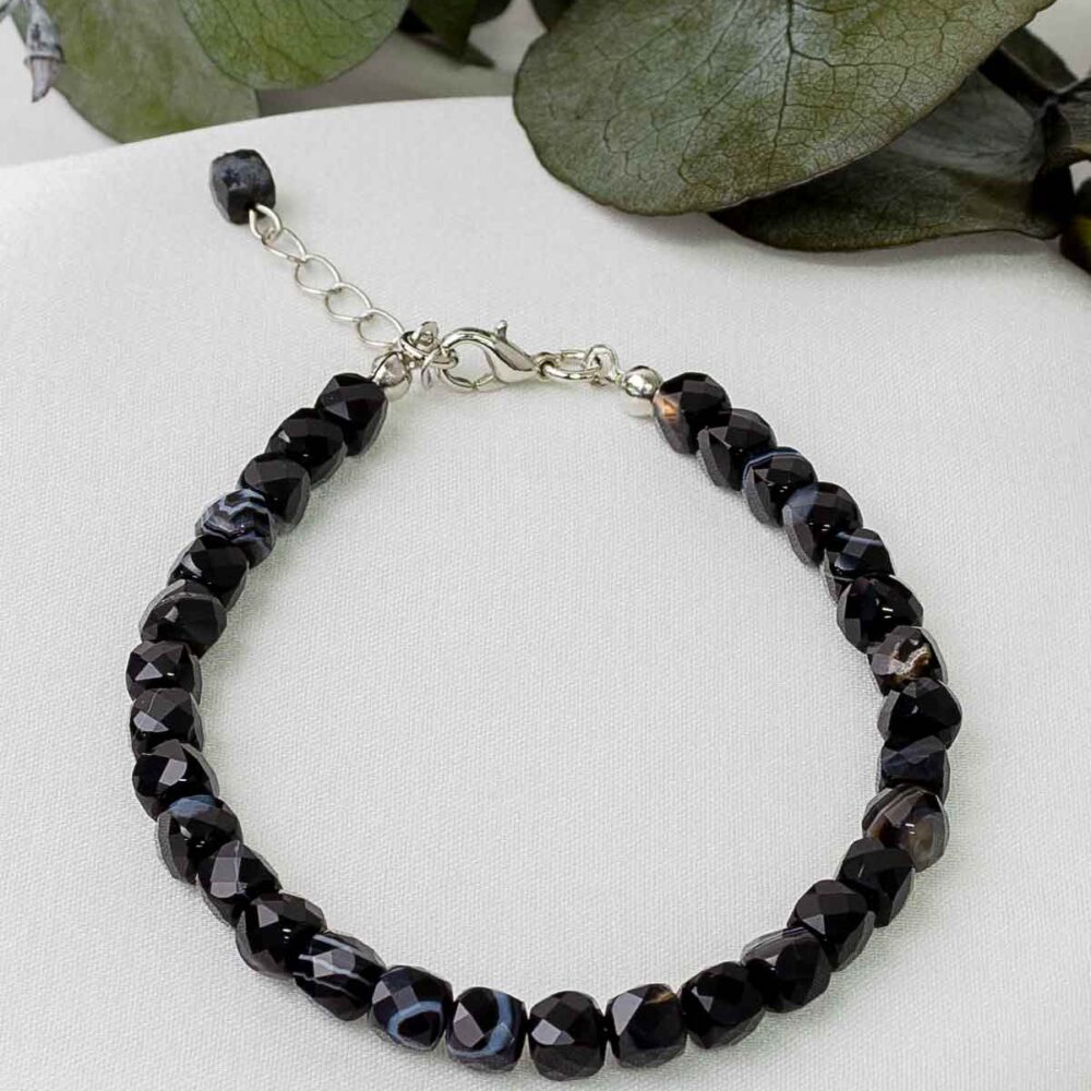 Siyah Göz Akik Doğaltaş Bileklik Faset Küp Kesim 5x5 mm  19 cm + 3 cm Uzatma  Denge ve Koruma Taşı